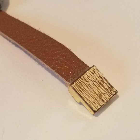 Stone and wire bracelet on leather band - Picture 2 of 8